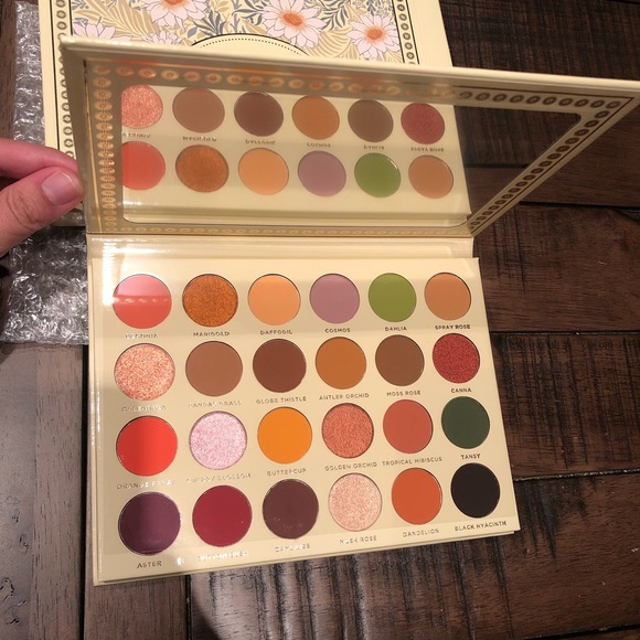 ACE BEAUTE Floral Vintage Eyeshadow Palette - Picture 10 of 13